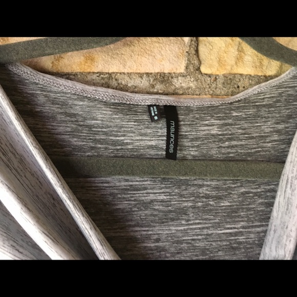 Grey top - Picture 6 of 6